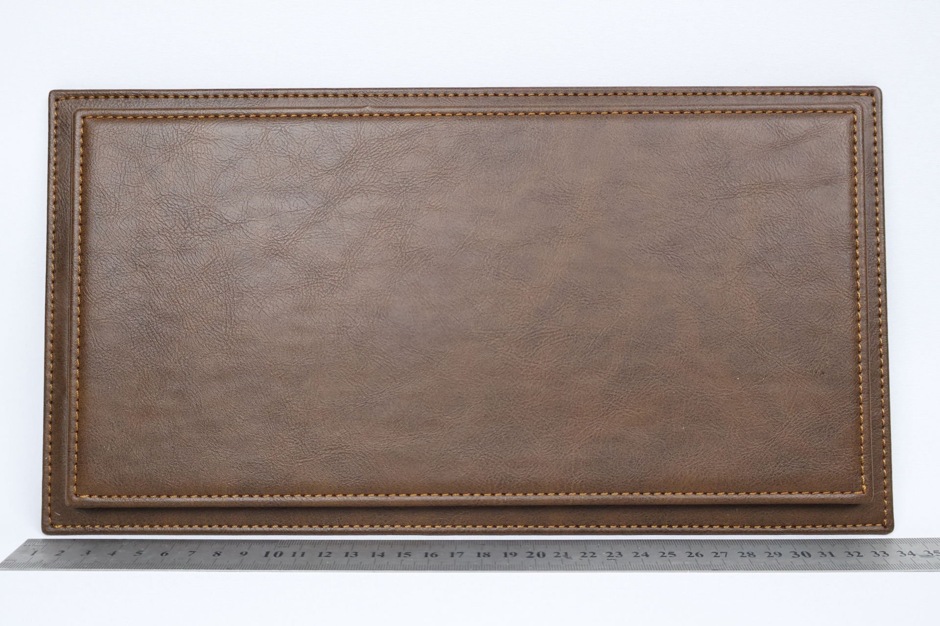 LYRD BOX - 1:18 ÖLÇEK - KUZU KAHVE SERGİLEME STANDI - (GOLD DİKİŞ) LY146