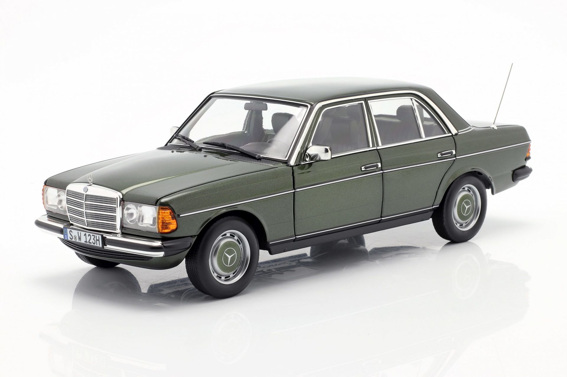 NOREV - MERCEDES BENZ - E-CLASS 200 (W123) 1980