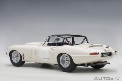 1/18 AUTOART Jaguar Lightweight E-Type (White) - 73649