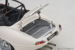 1/18 AUTOART Jaguar Lightweight E-Type (White) - 73649
