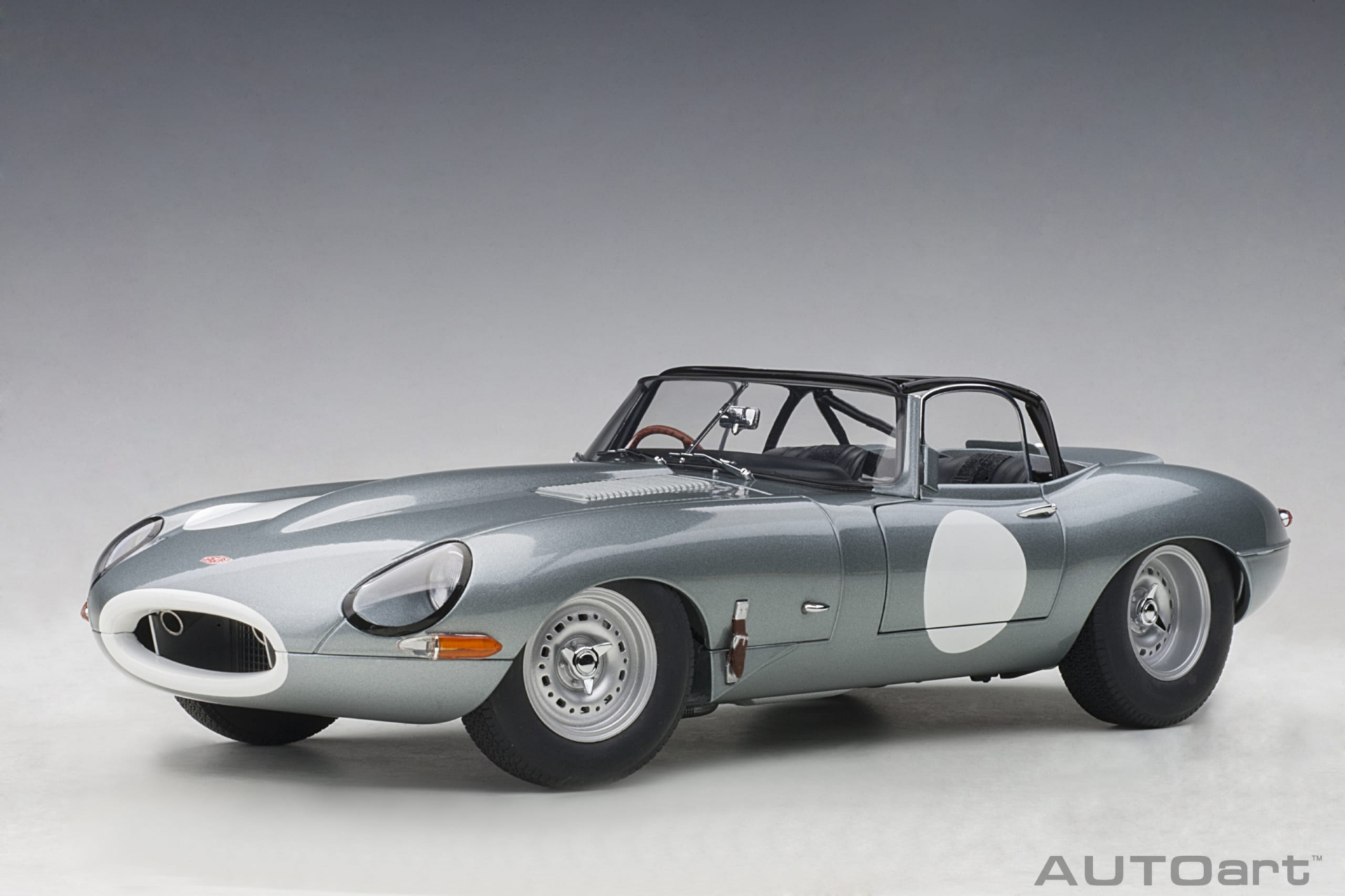 1/18 AUTOART Jaguar Lightweight E-Type (Silver) - 73646