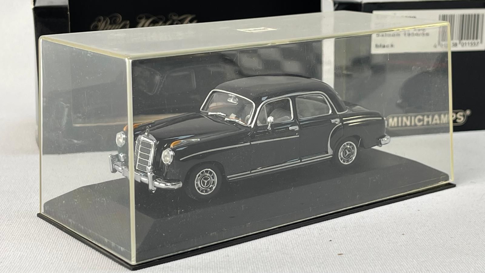 MINICHAMPS - MERCEDES BENZ - 220S (W180) SALOON 1956