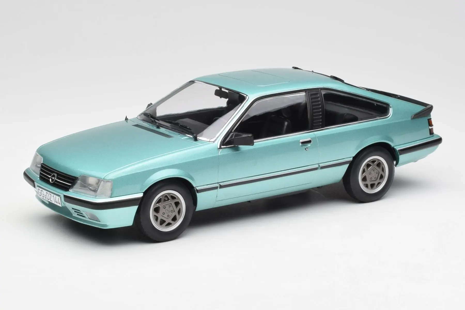 1/18 NOREV - OPEL - MONZA 2.5E 1983