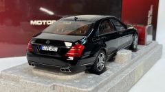 Motorhelix Mercedes-Benz S-Class S600L W221 (BLACK) Diecast Car Model with Extra Engine