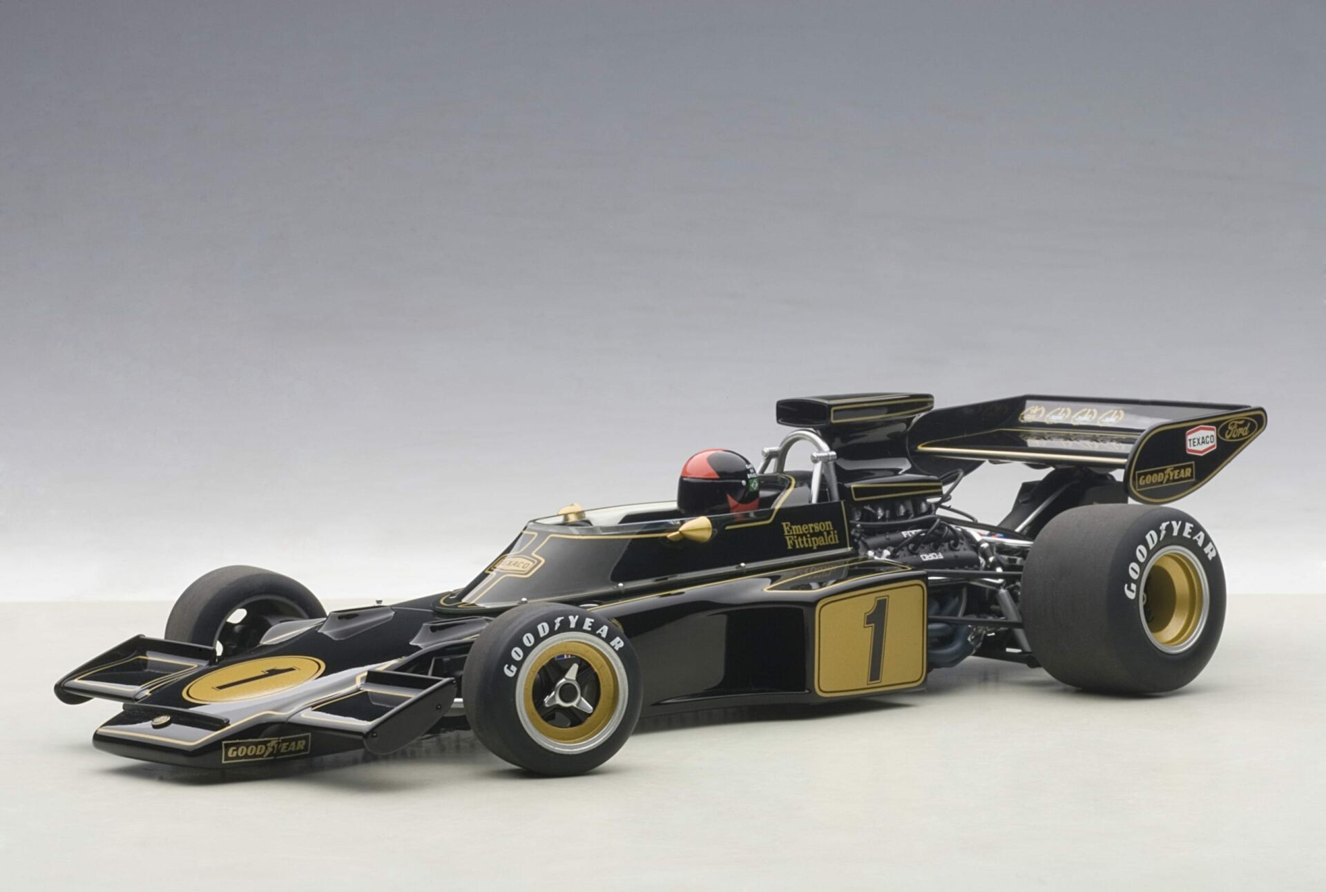 AUTOART - LOTUS - F1 72E N 1 SEASON 1973 E.FITTIPALDI - WITH DRIVER FIGURE