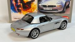 KYOSHO - BMW - Z8 SPIDER 1999 - 007 JAMES BOND - WITH ACCESSORIES - THE WORLD IS NOT ENOUGH - IL MONDO NON BASTA