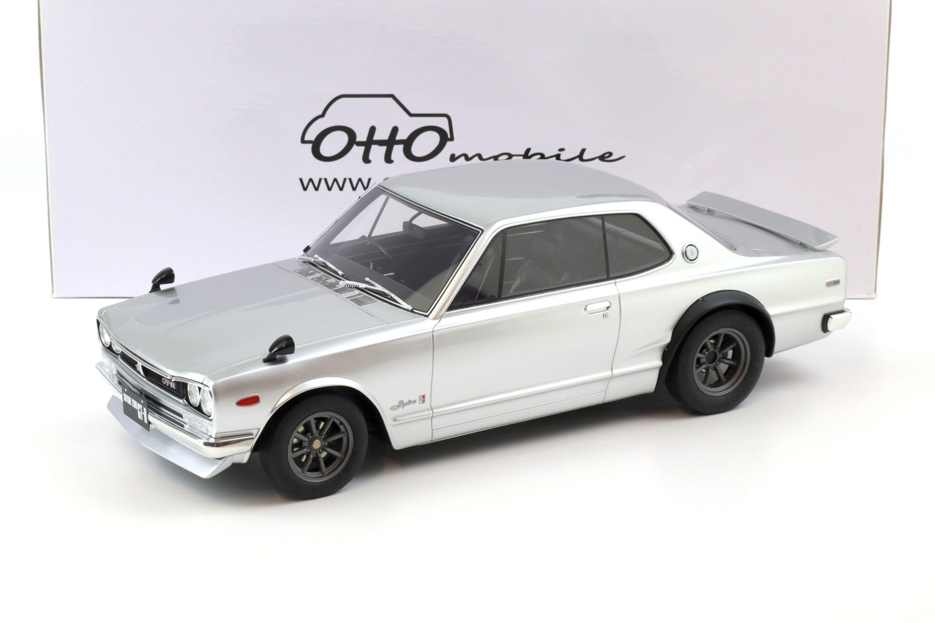 1/12 OTTO Nissan Skyline 2000 GT-R (KPGC10) silver 1971 - G094