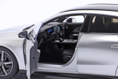 1/18 NZG Mercedes-Benz CLA Shooting Brake (X174) high-tech silver