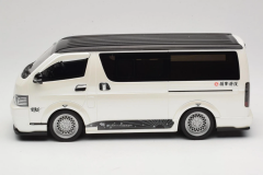 1/18 OTTO Toyota Hiace Super GL Pearl White - OT1136