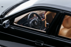 Ön Sipariş - 1/18 OTTO BMW E39 M5 BLACK SAPHIRE METALLIC 475 2000 - OT1338