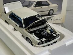 AUTOART - BMW - 5-SERIES M535i 1985