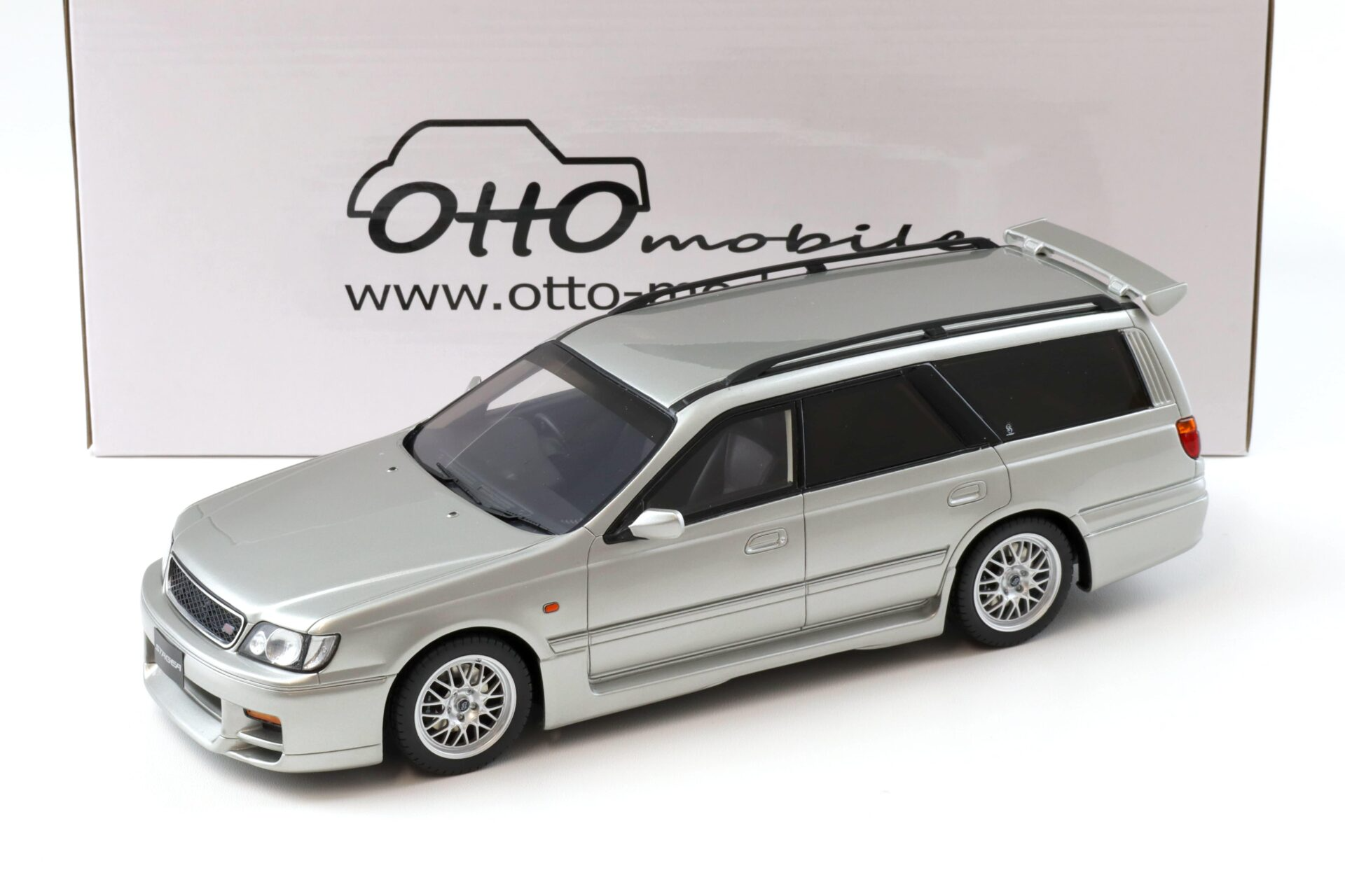 1/18 OTTO Nissan Stagea Autech Version 260RS KR4 Sonic silver 1997 - OT471