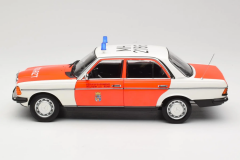 1/18 NOREV - MERCEDES BENZ - E-CLASS 200E (W123) NOTARZT AMBULANCE 1984