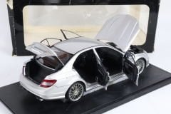 AUTOART - MERCEDES BENZ - C-CLASS C63 AMG 2008 CON SEDILI IN PELLE - WITH LEATHER SEATS