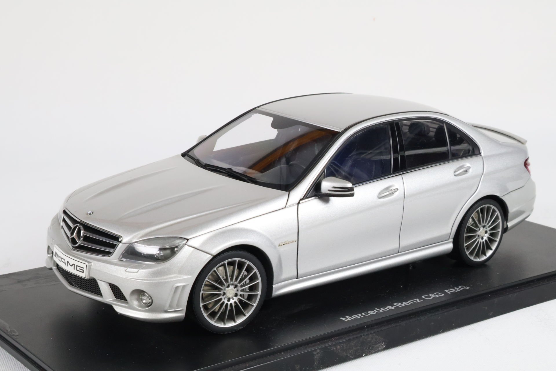 AUTOART - MERCEDES BENZ - C-CLASS C63 AMG 2008 CON SEDILI IN PELLE - WITH LEATHER SEATS