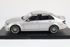 AUTOART - MERCEDES BENZ - C-CLASS C63 AMG 2008 CON SEDILI IN PELLE - WITH LEATHER SEATS