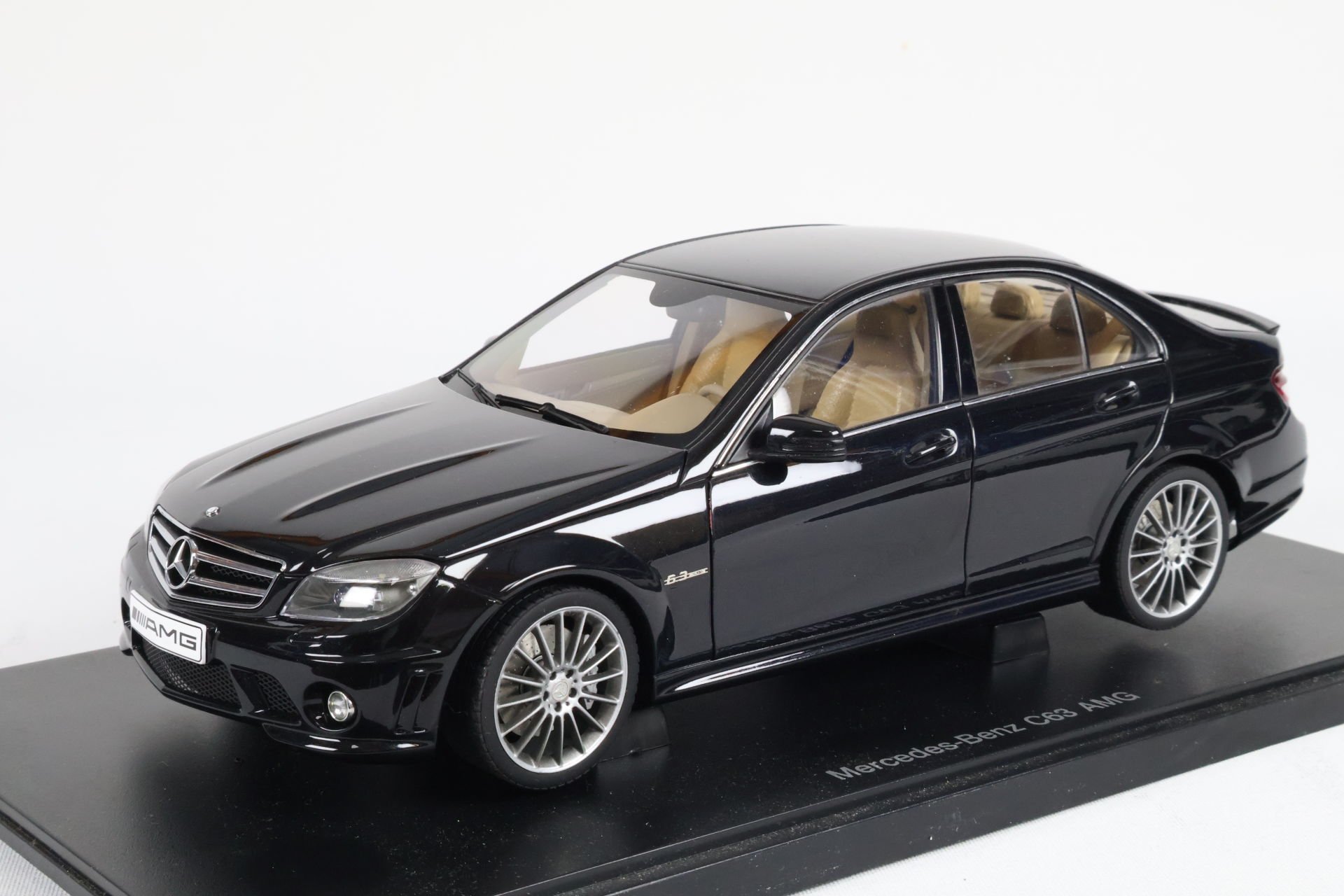 AUTOART - MERCEDES BENZ - C-CLASS C63 AMG 2008 CON SEDILI IN PELLE - WITH LEATHER SEATS
