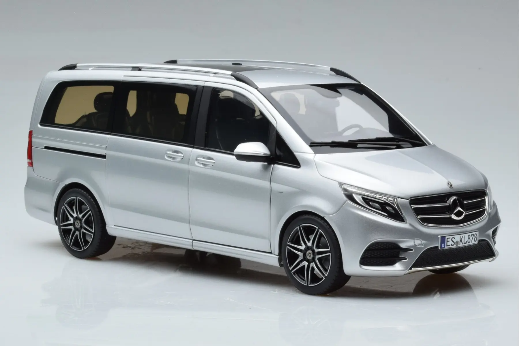 1/18 NOREV - MERCEDES BENZ - V-CLASS AMG LINE MINIBUS 2018