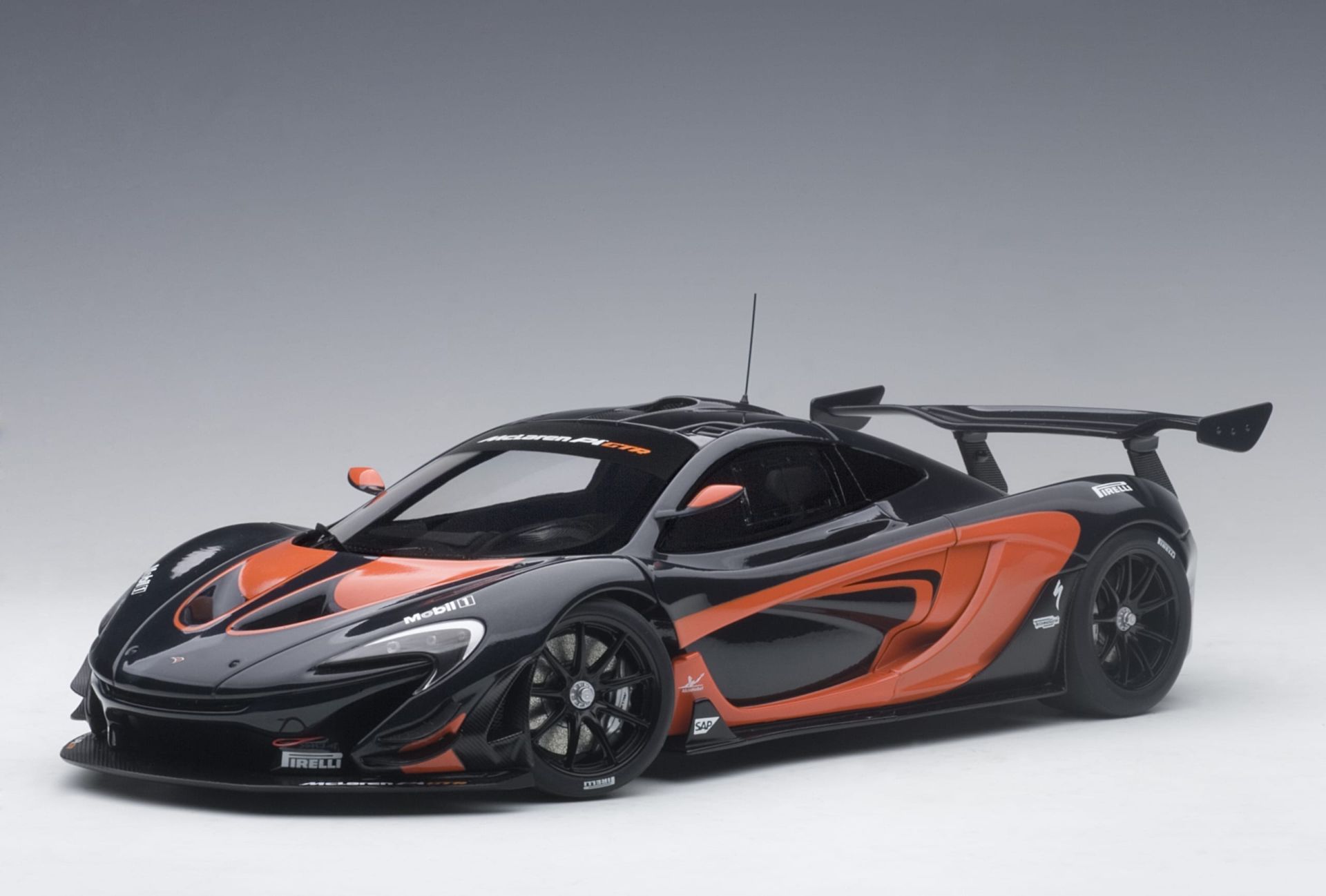 AUTOART - McLAREN - P1 GTR 2015