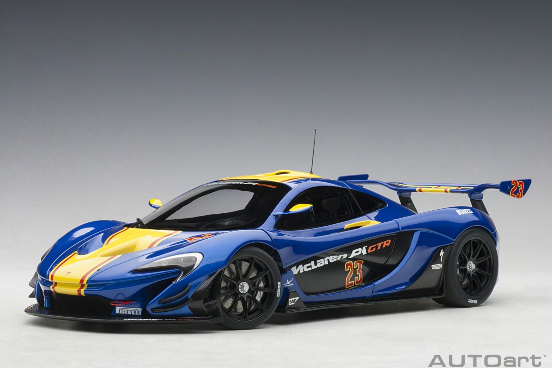 AUTOART - McLAREN - P1 GTR 2015