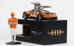 NZG - MERCEDES BENZ - VISION ONE ELEVEN 2023 WITH CHIEF DESIGNER GORDON WAGENER FIGURE