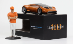 NZG - MERCEDES BENZ - VISION ONE ELEVEN 2023 WITH CHIEF DESIGNER GORDON WAGENER FIGURE
