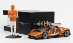 NZG - MERCEDES BENZ - VISION ONE ELEVEN 2023 WITH CHIEF DESIGNER GORDON WAGENER FIGURE