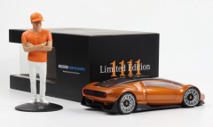 NZG - MERCEDES BENZ - VISION ONE ELEVEN 2023 WITH CHIEF DESIGNER GORDON WAGENER FIGURE