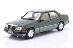Ön Sipariş - 1/18 Norev Mercedes-Benz 230 E (W124) 1990 night green metallic -  183952