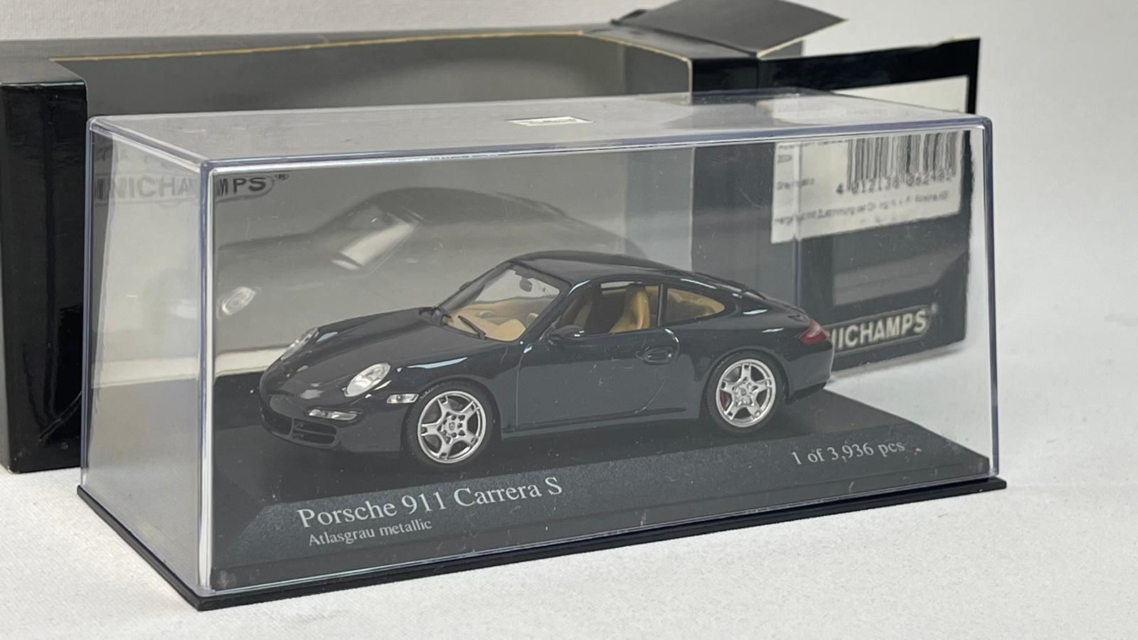 Porsche 911 Carrera (996) 40 - döküm modeli - Minichamps 436061070