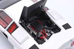 1:12 ÖLÇEK - KK-SCALE - LAMBORGHINI - COUNTACH LP 5000S QV 1985