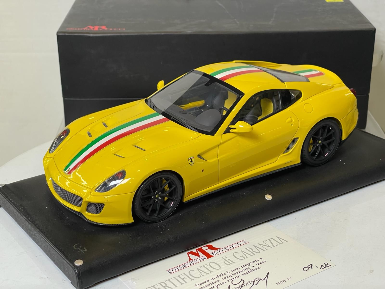MR Collection Ferrari 599 GTO ITALIA - YELLOW MODENA - CARBON SIGNATURE