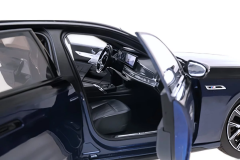 1/18 Minichamps BMW i7 M70 (G70) - 110023701