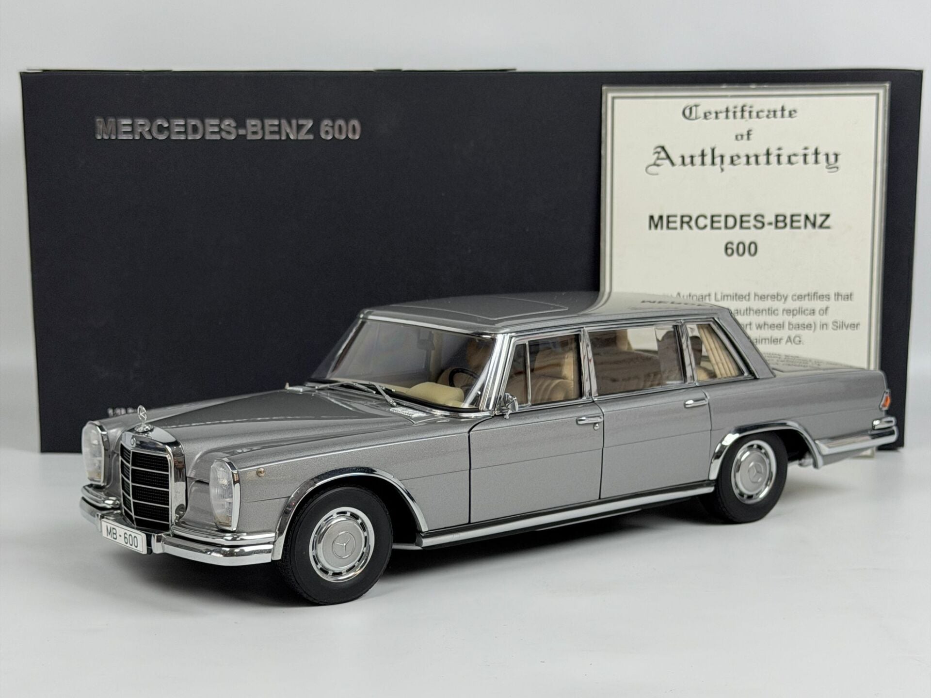 HATALI - 1/18 AUTOart Mercedes- Benz 600 SWB - Silver - 76191