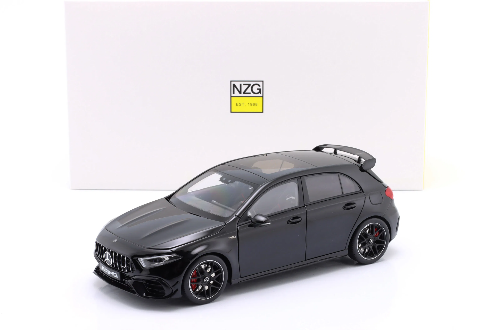 1/18 NZG - MERCEDES BENZ - A-CLASS A45S 4-MATIC AMG 2023