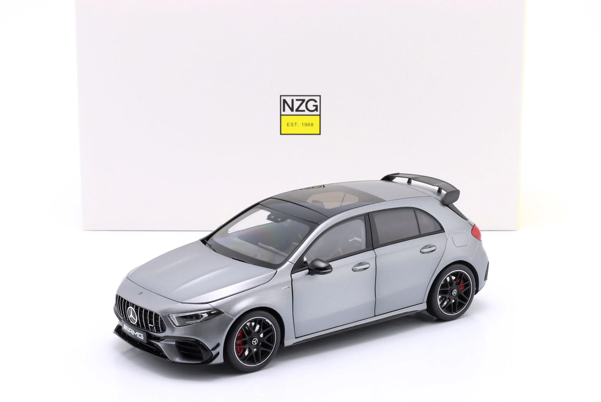 1/18 NZG - MERCEDES BENZ - A-CLASS A45S 4-MATIC AMG 2023