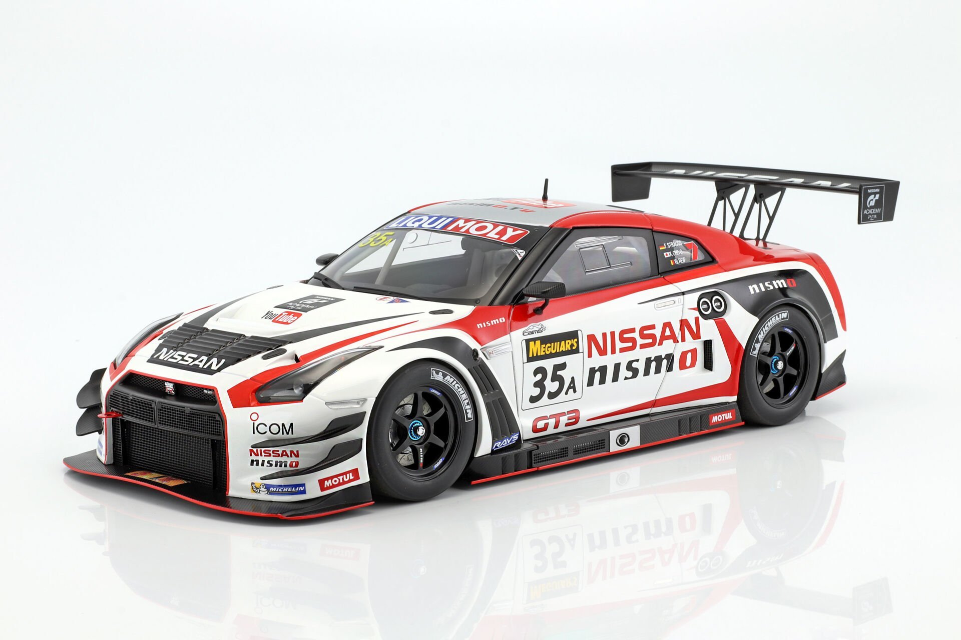 AUTOART - NISSAN - GT-R NISMO GT3 N 35A WINNER 12h BATHURST ENDURANCE RACE 2015 STRAUSS - CHIYO - REIP