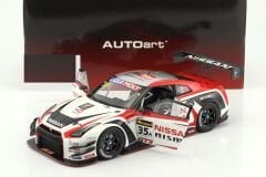 AUTOART - NISSAN - GT-R NISMO GT3 N 35A WINNER 12h BATHURST ENDURANCE RACE 2015 STRAUSS - CHIYO - REIP
