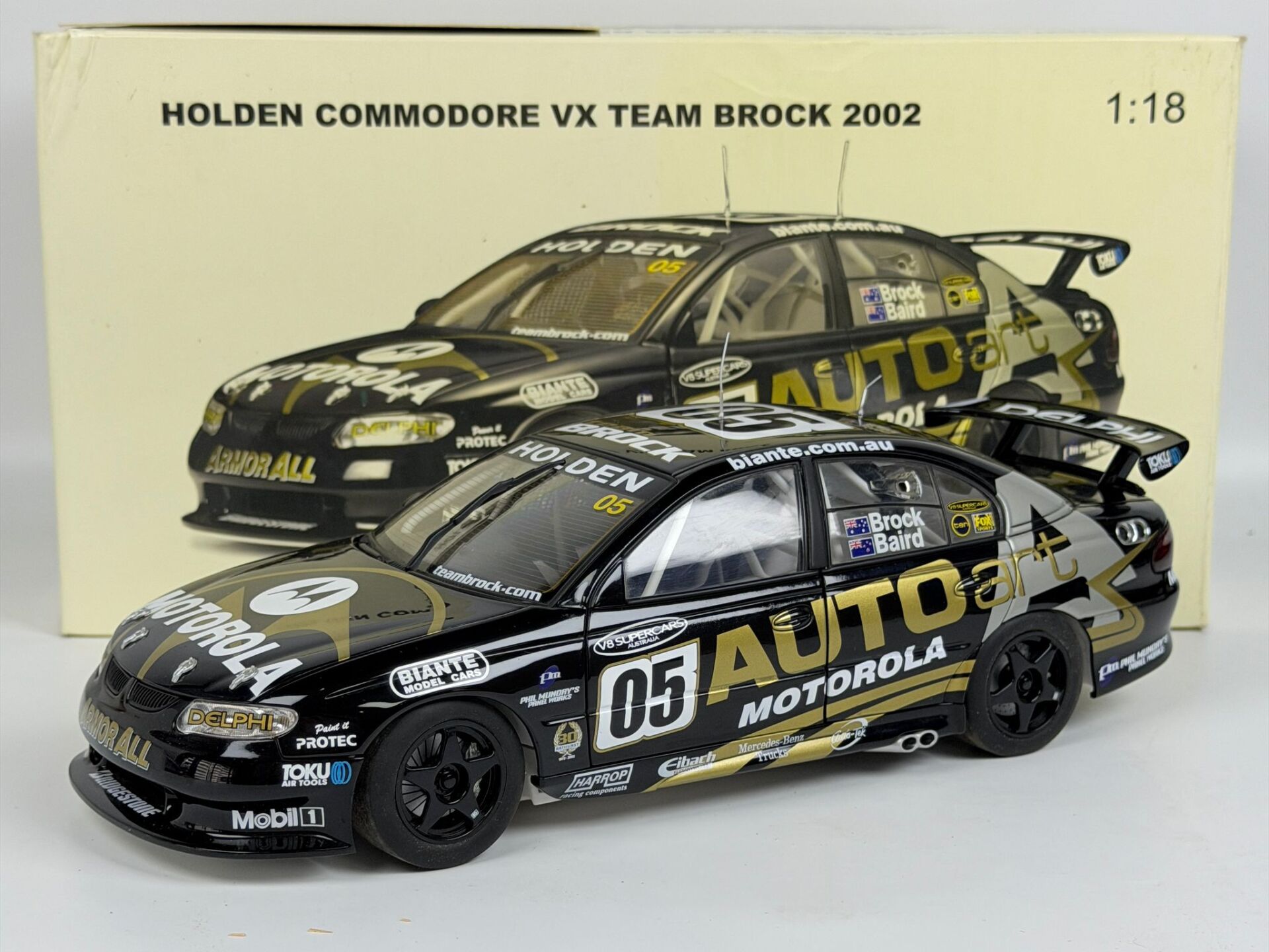 1/18 AUTOart & Biante - Holden VX Commodore Peter Brock/Baird Bathurst 2002 - 80263