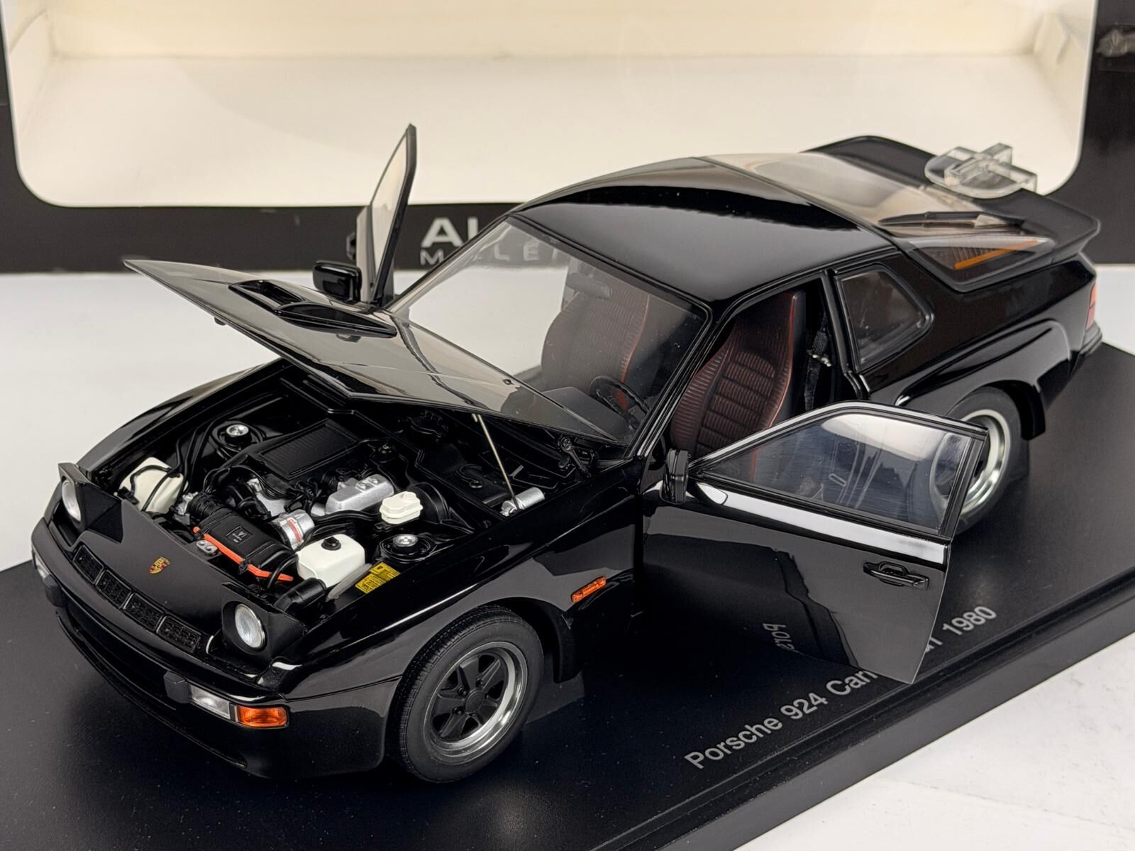 1/18 AUTOART - PORSCHE - 924 CARRERA GT 1980