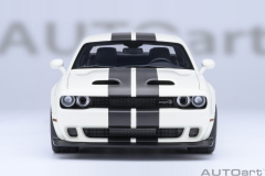 1/18 AUTOart Dodge Challenger SRT Superstock 2023 (Knuckle White) - 71766