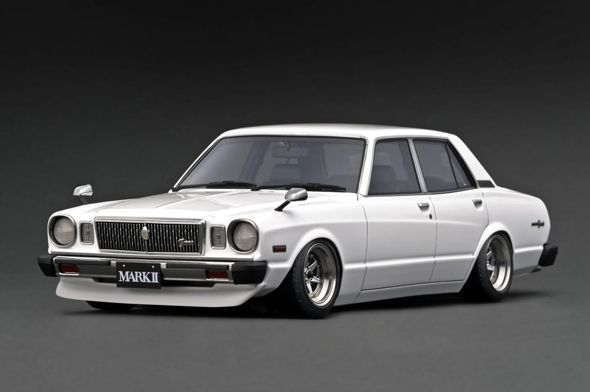 1/18 Ignition Toyota MarkⅡ Sedan Grande (MX41) White - IG3426