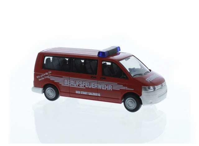 1/87 Volkswagen T5 *Berufsfeuerwehr Salzburg*, red/silver