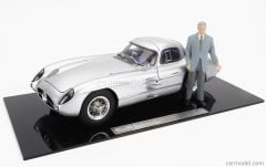 CMC - MERCEDES BENZ - 300 SLR UHLENHAUT COUPE 1955 WITH FIGURE - BLUE INTERIOR
