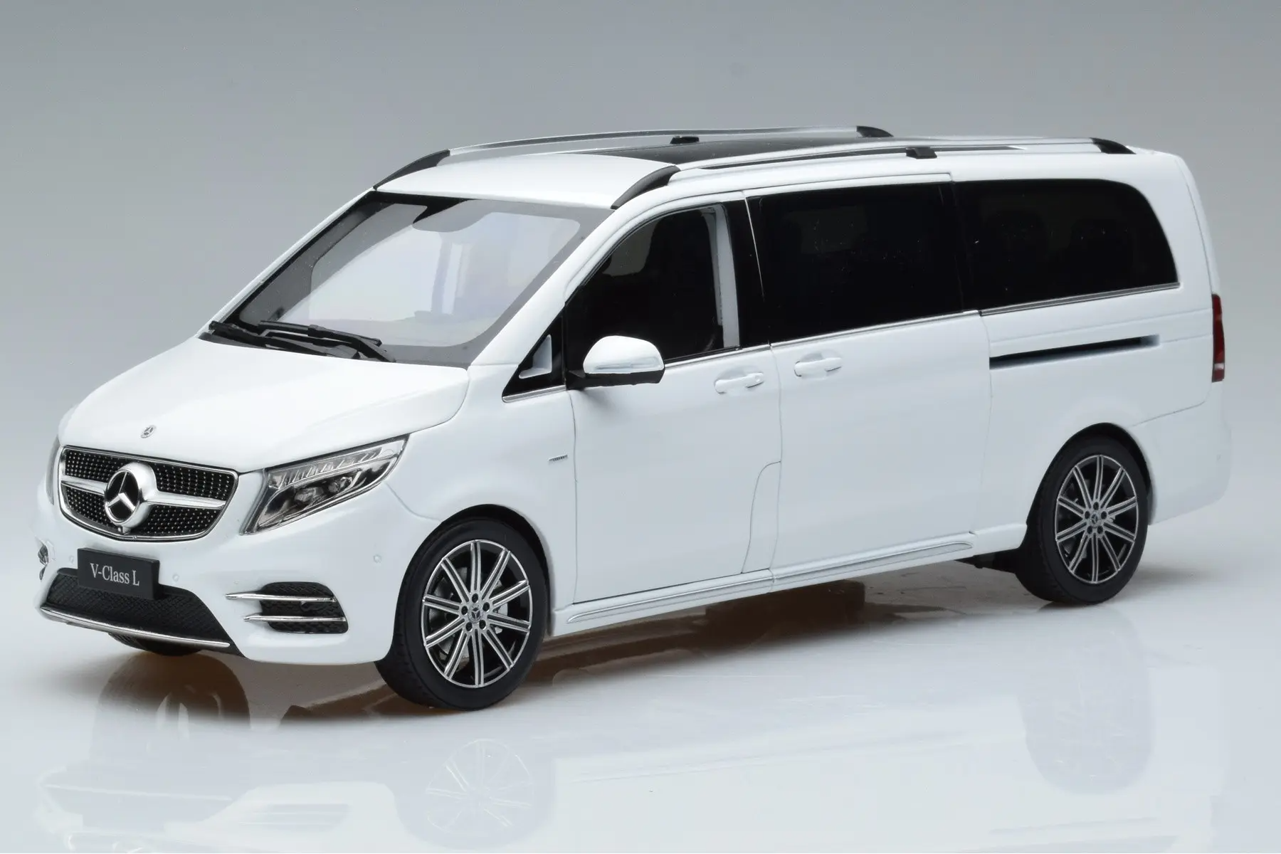 1/18 NOREV Mercedes V Class V260L White - QALCN89911149