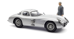 CMC - MERCEDES BENZ - 300 SLR UHLENHAUT COUPE 1955 WITH FIGURE - BLUE INTERIOR