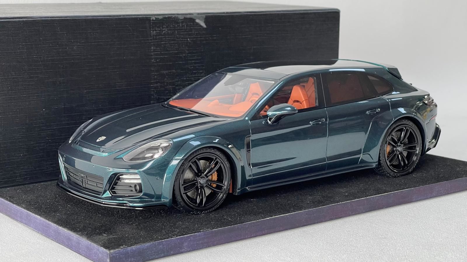 AUTOBARN - Porsche Panamera TechArt (Green)