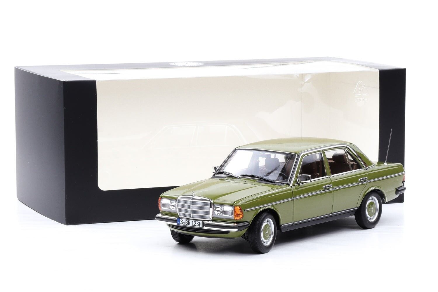 1/18 NOREV MERCEDES BENZ E Class 200 W123 Agave Green 1976 - B66040721