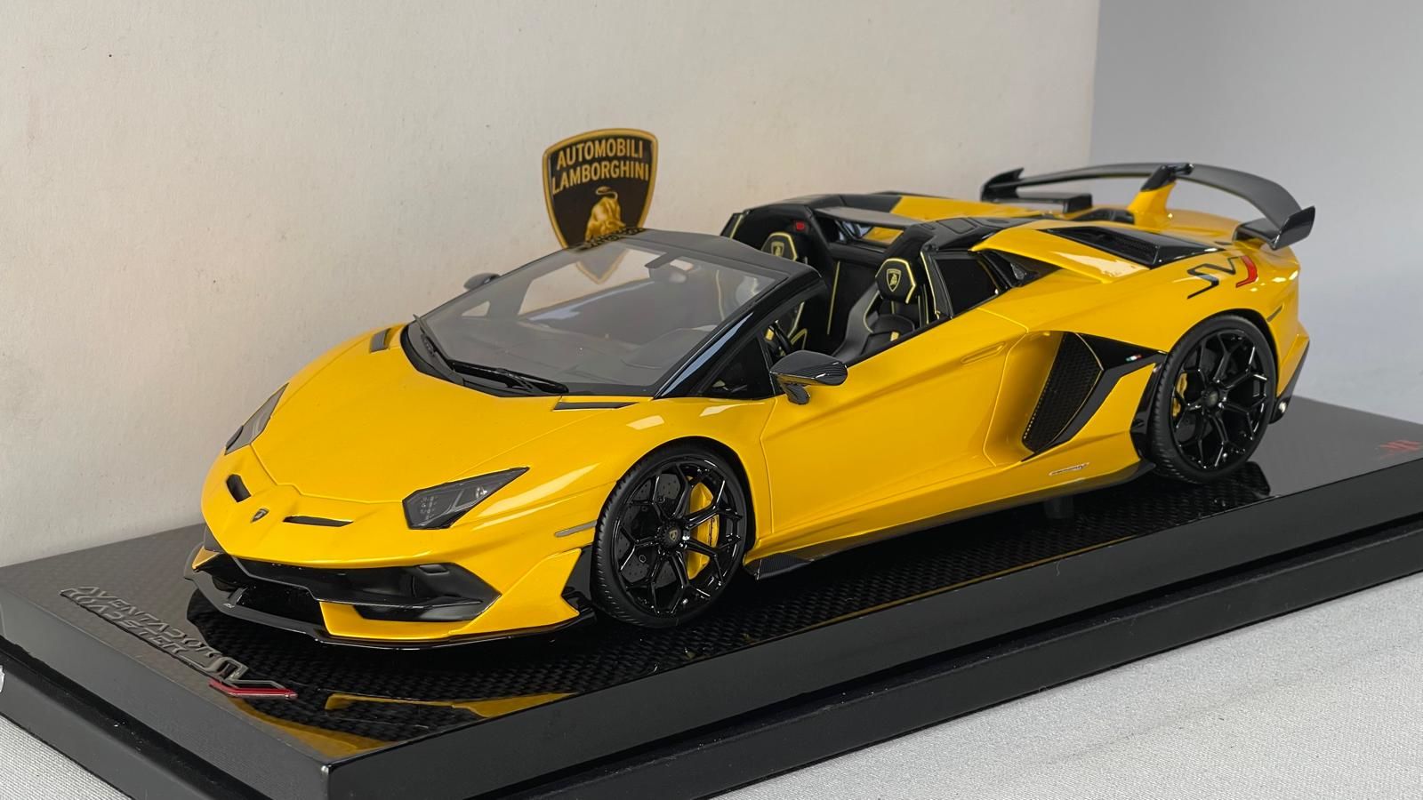MR Lamborghini Aventador SVJ Roadster (Yellow)