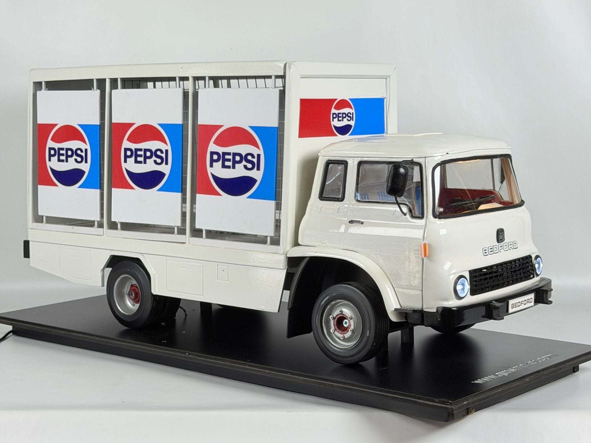 1/10 GMS MAKET - BEDFORD PEPSİ TRUCK